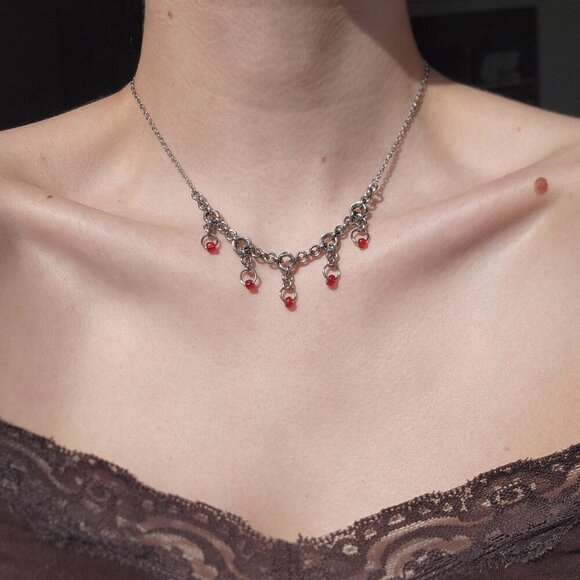 Gothic medieval red chain mail necklace with a small silver chain - Picture 1 of 6